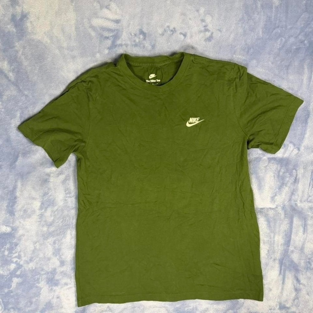 Nike green tee with white swoosh men size L‎